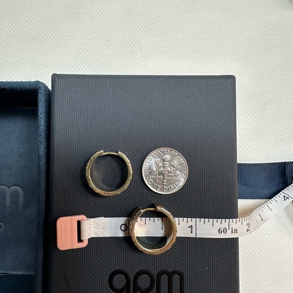 APM Monaco 925 Silver Christmas Edition Hoop Earrings - Picture 7 of 8